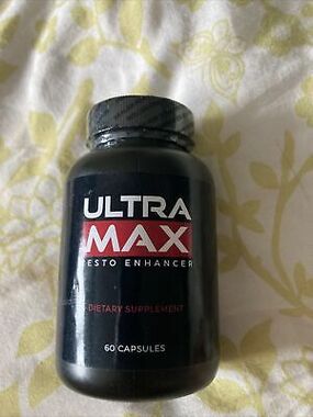 Photo of a jar with UltraMax Testo Enhancer capsules from a review by Heinrich from Berlin