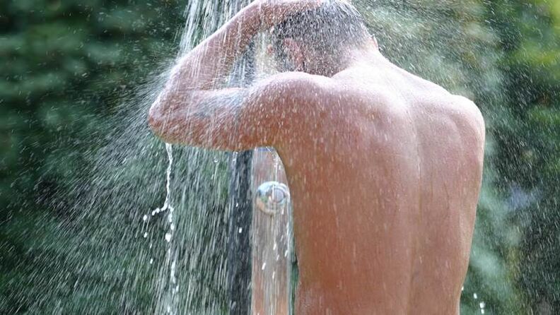 A contrast shower helps a man cheer up and increases potency